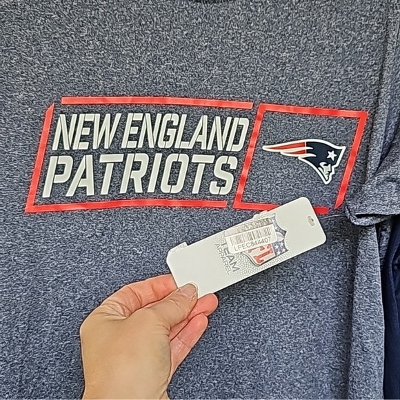 NFL New England Patriots Football Men's T Shirt - New with tags - Picture 2 of 3